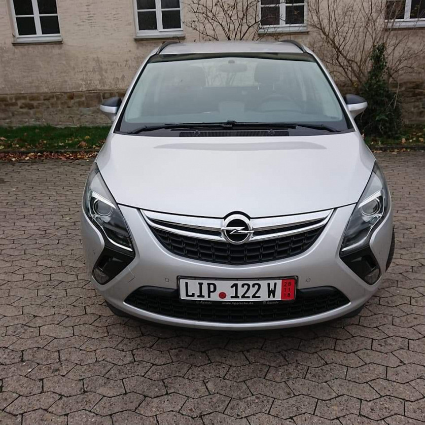 Opel Zafira Tourer изображение 2