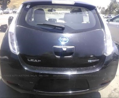 Nissan Leaf целый за $6500 изображение 6